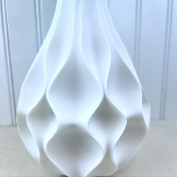 Modern Flower Vase, Abyssal Flower Vase - Picture 3 of 7